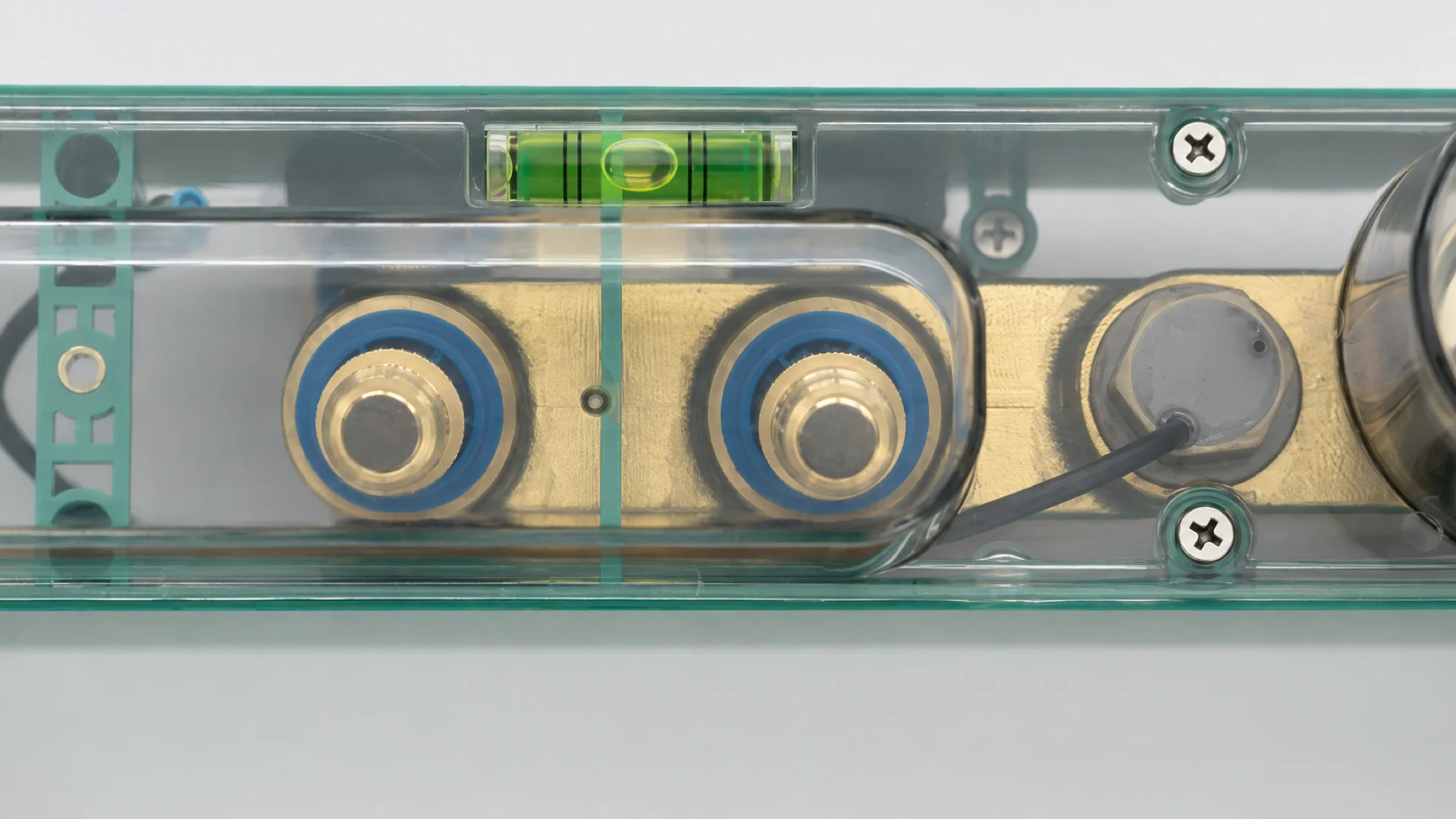 Built-in spirit level and selector valves on the Noor concealed body